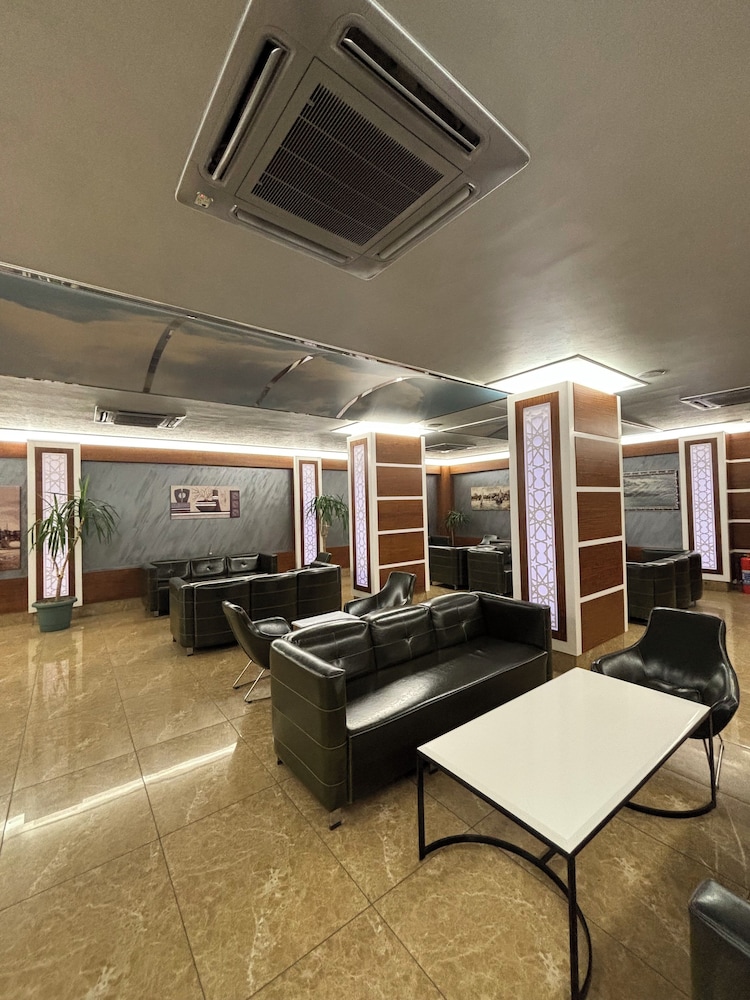 Gold Hotel 3
