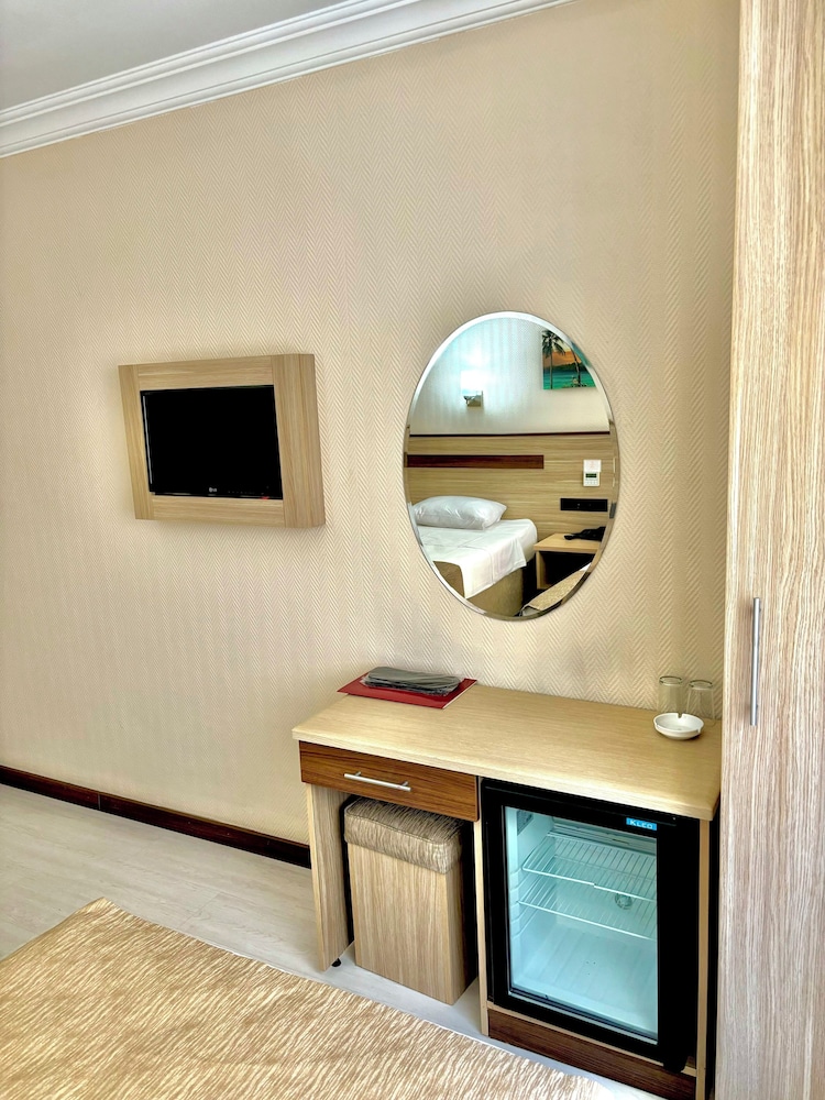 Gold Hotel 11