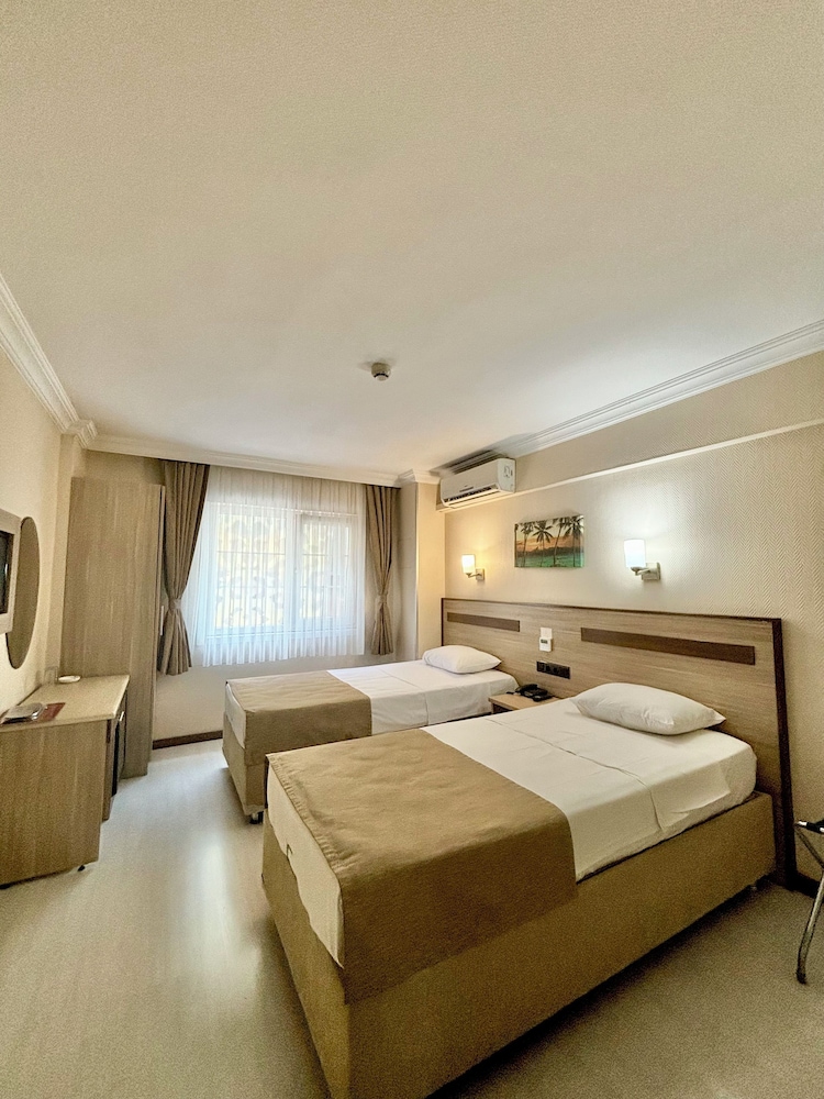 Gold Hotel 9