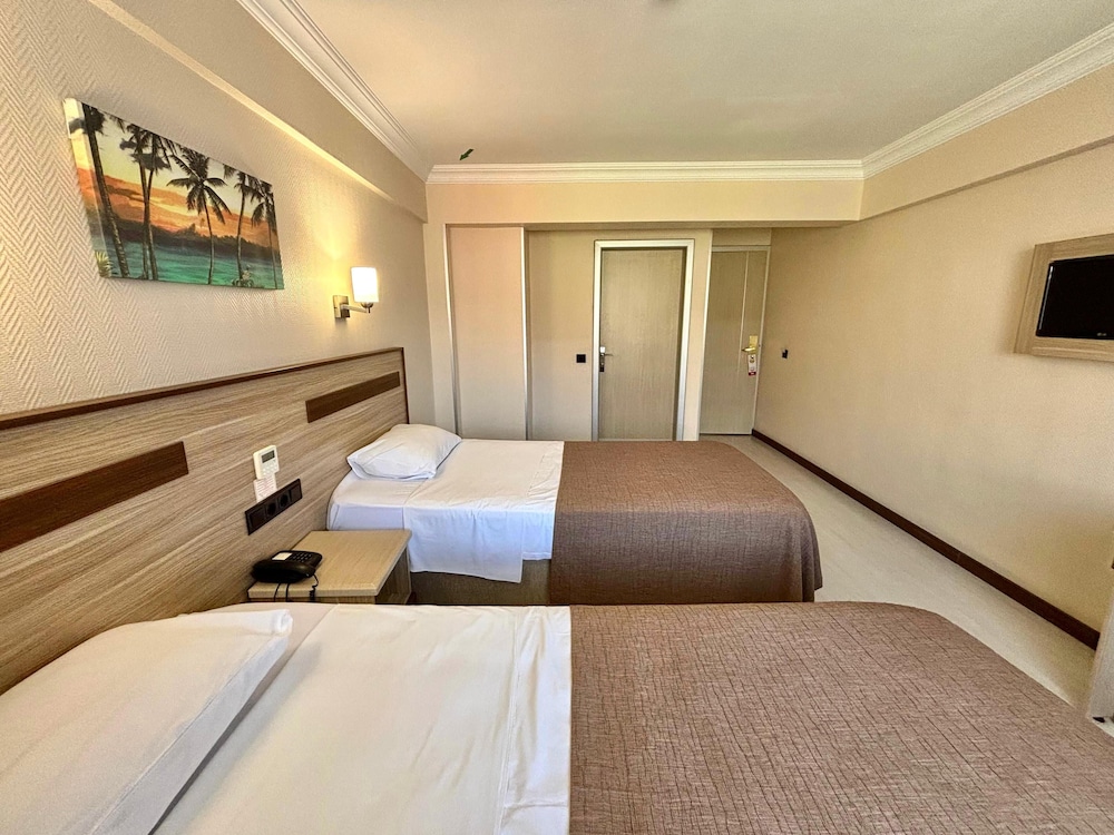 Gold Hotel 15