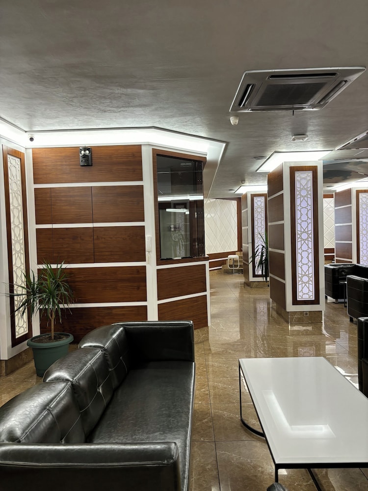 Gold Hotel 4