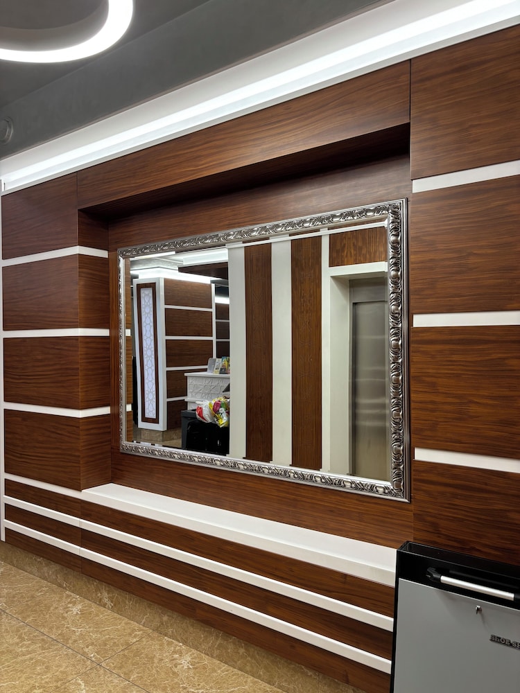 Gold Hotel 6