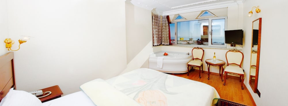 Ada Istanbul 7