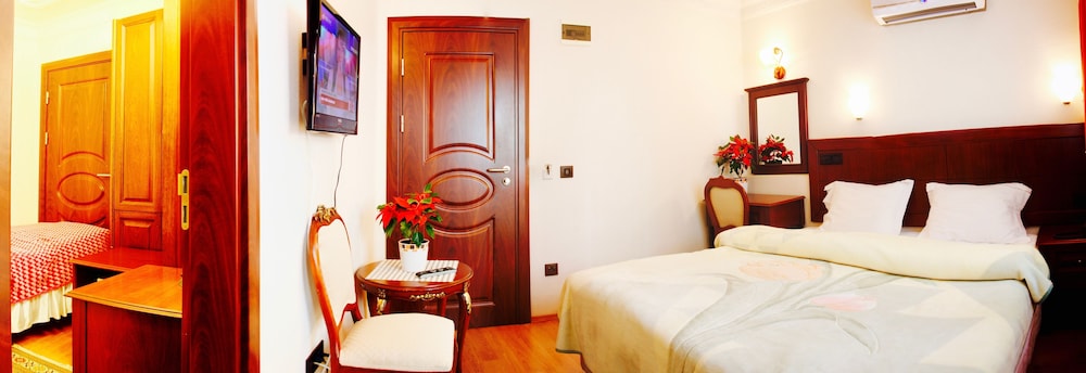 Ada Istanbul 8