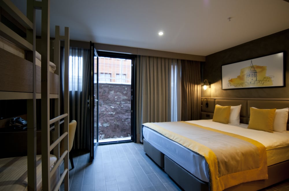 Seraglio Hotel & Suites 22