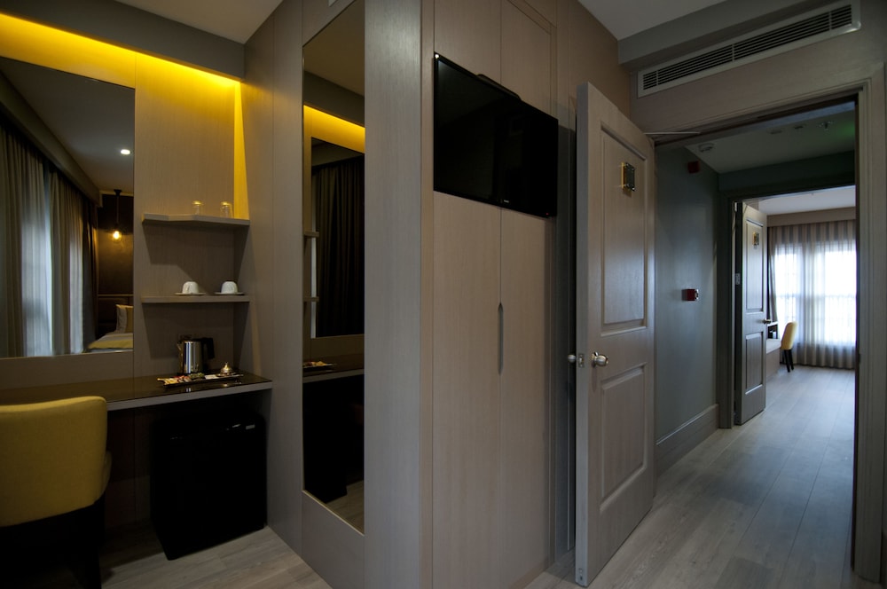 Seraglio Hotel & Suites 20