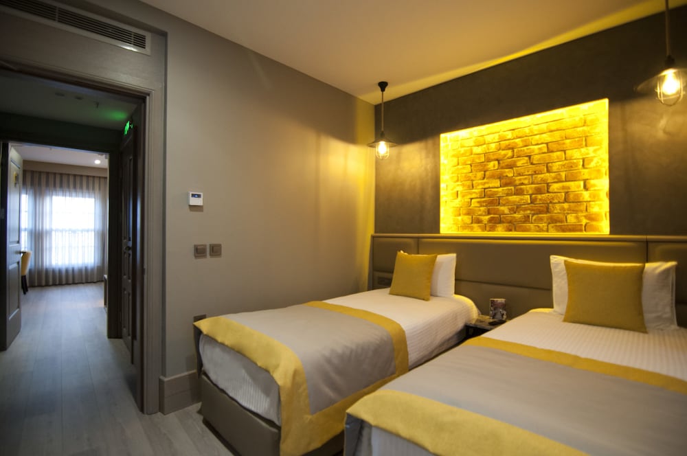 Seraglio Hotel & Suites 13