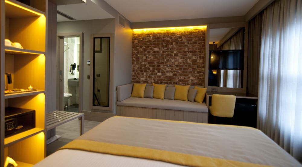 Seraglio Hotel & Suites 19