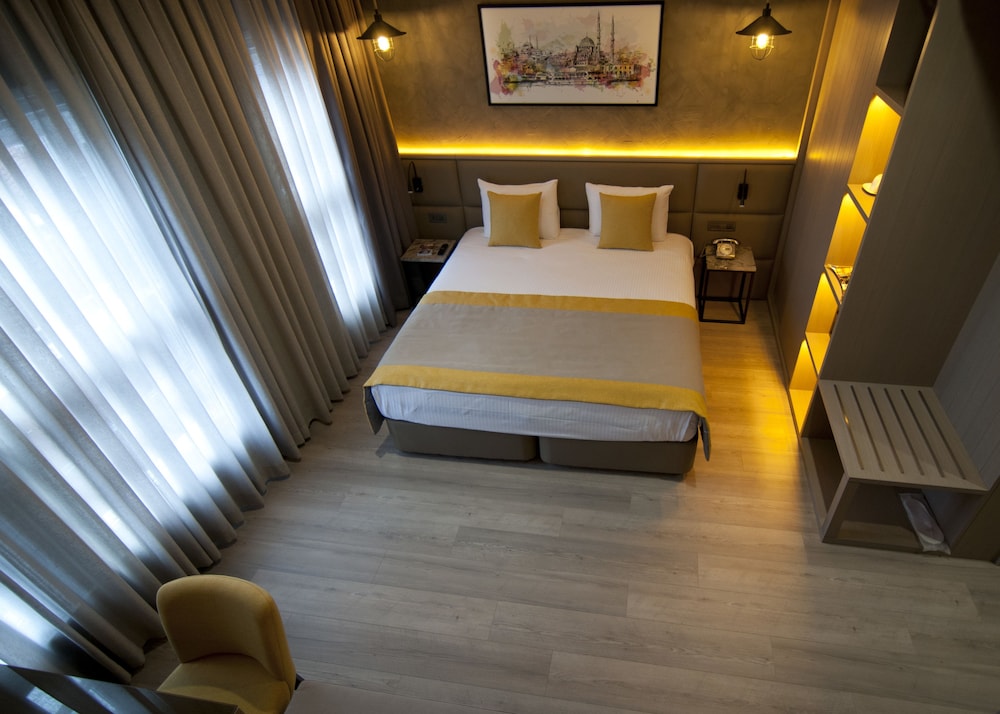 Seraglio Hotel & Suites 15