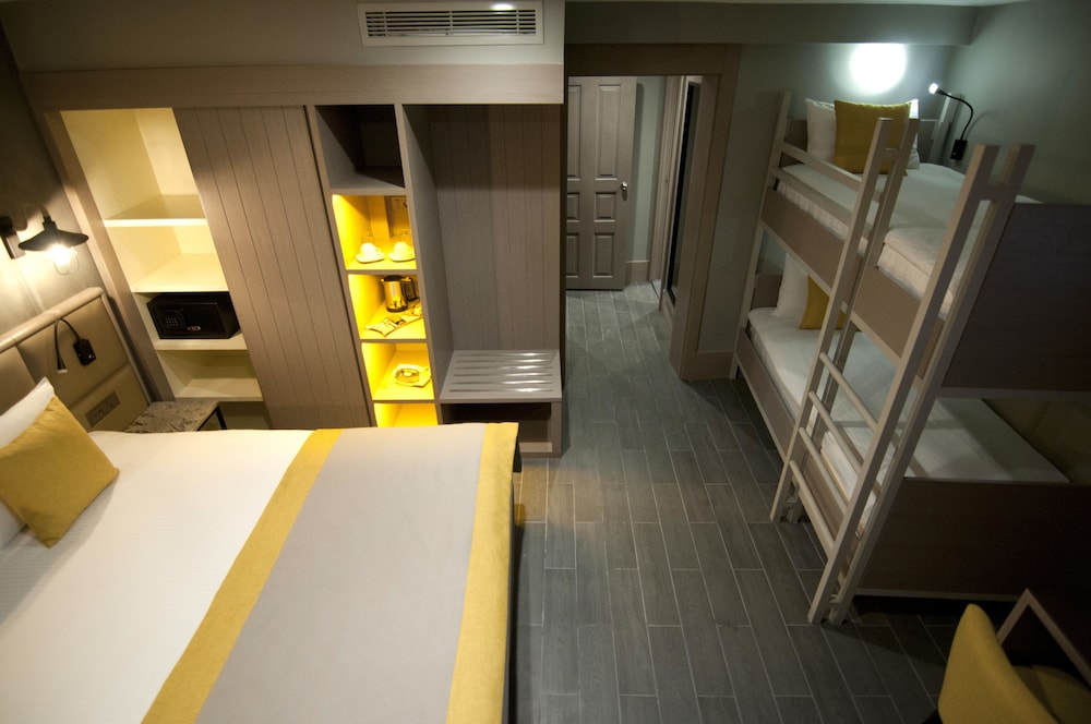 Seraglio Hotel & Suites 24