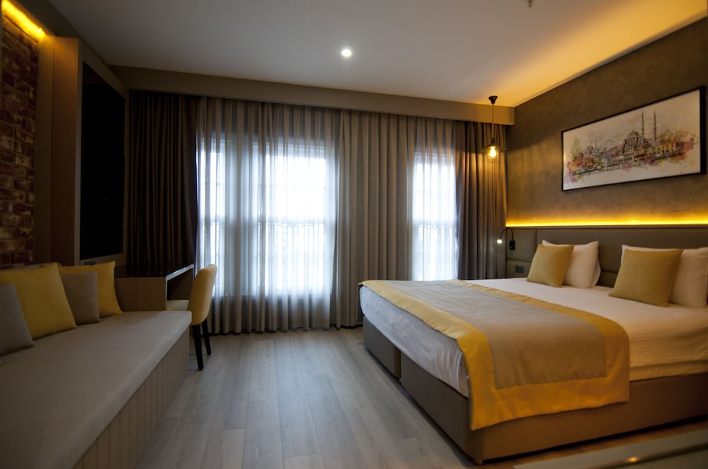 Seraglio Hotel & Suites 11