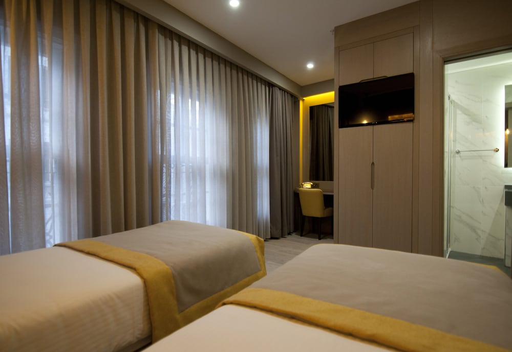 Seraglio Hotel & Suites 12