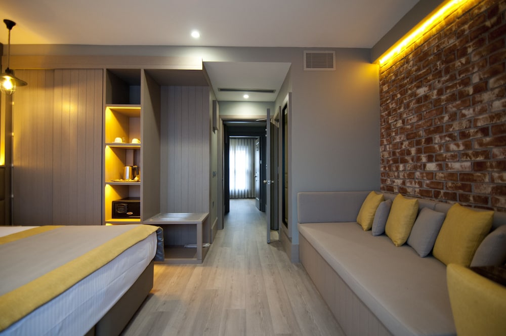 Seraglio Hotel & Suites 14