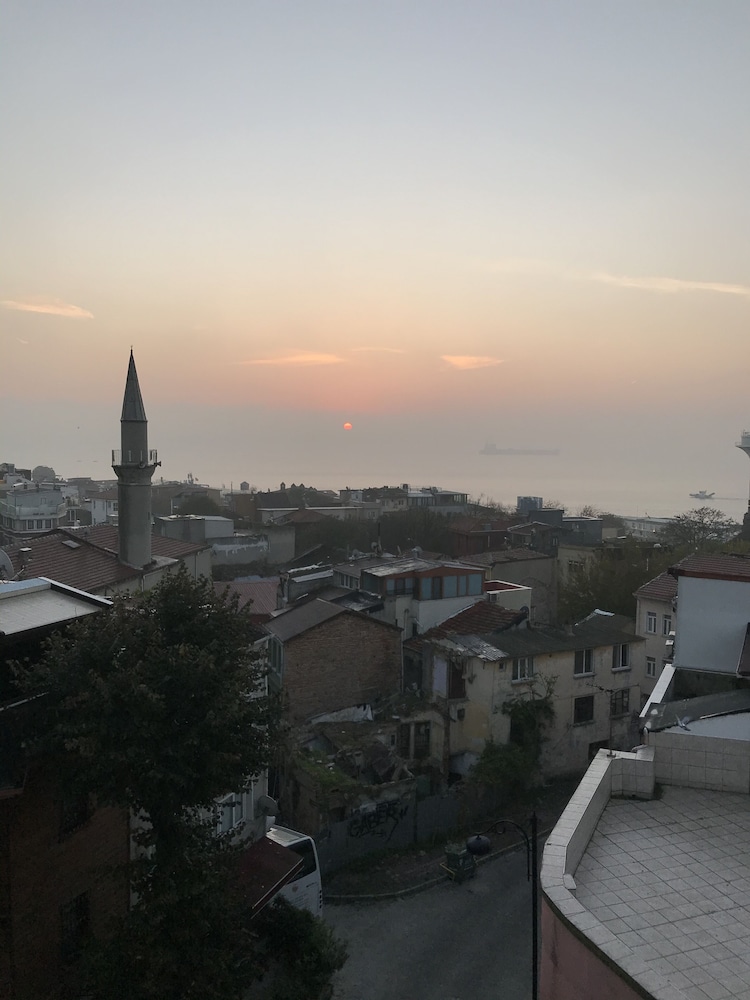 Emine Sultan 24
