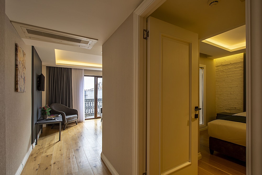 Moss Suites Residence 21