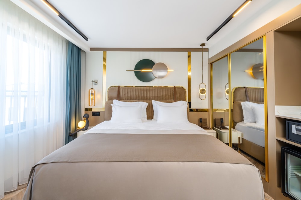 Lexia Hotels 8