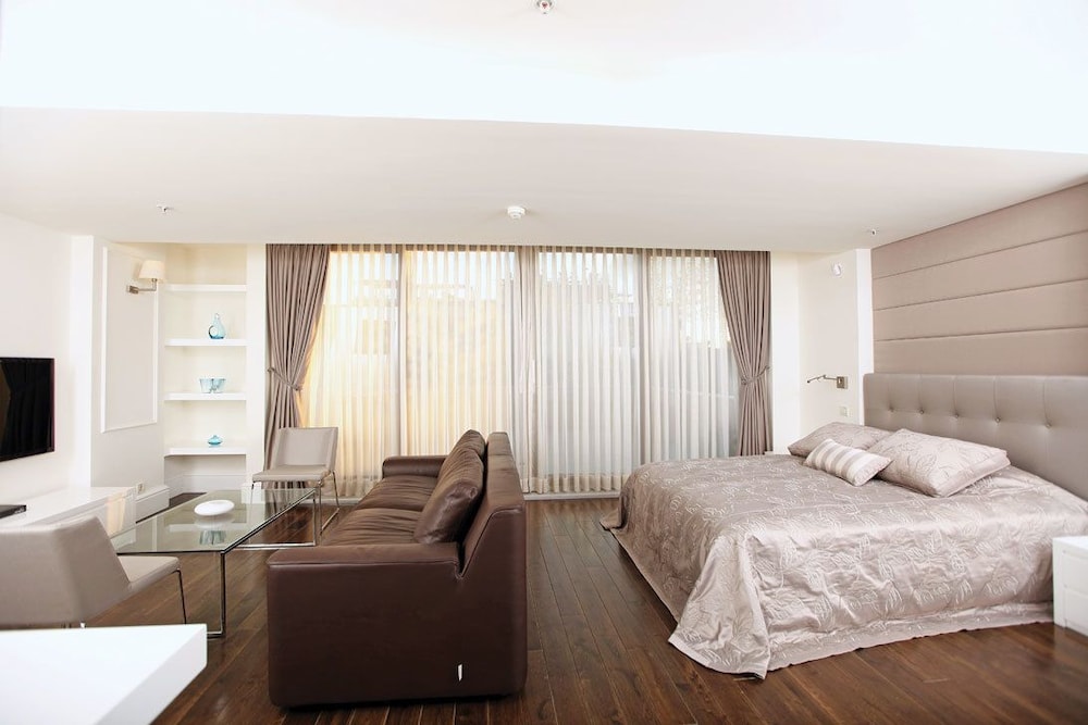Pera Residence 4