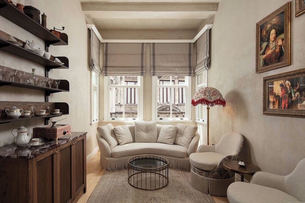 Adahan DeCamondo Pera, Autograph Collection 5