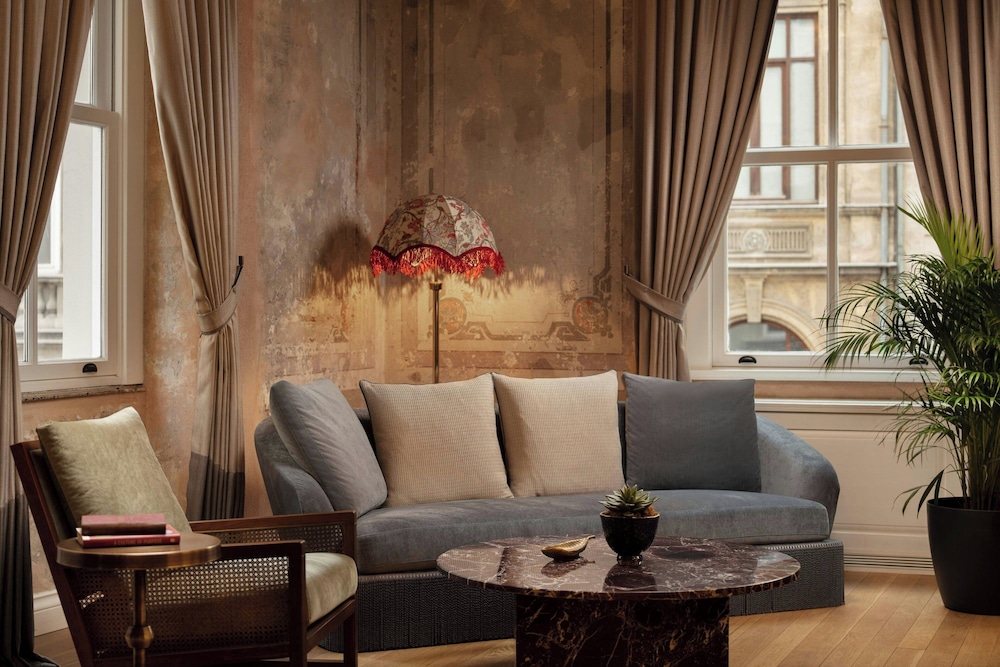 Adahan DeCamondo Pera, Autograph Collection 7
