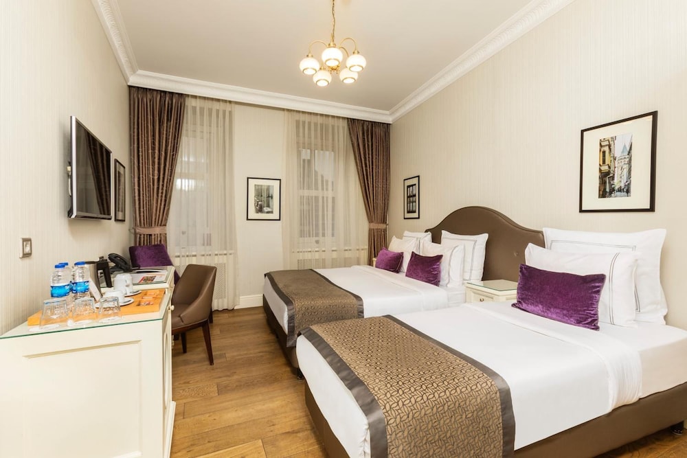 Meroddi Galata Mansion 21
