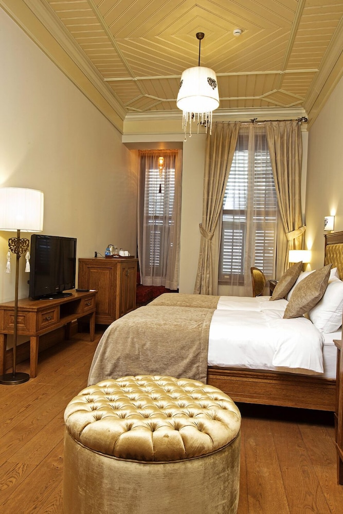 Celine Hotel 13
