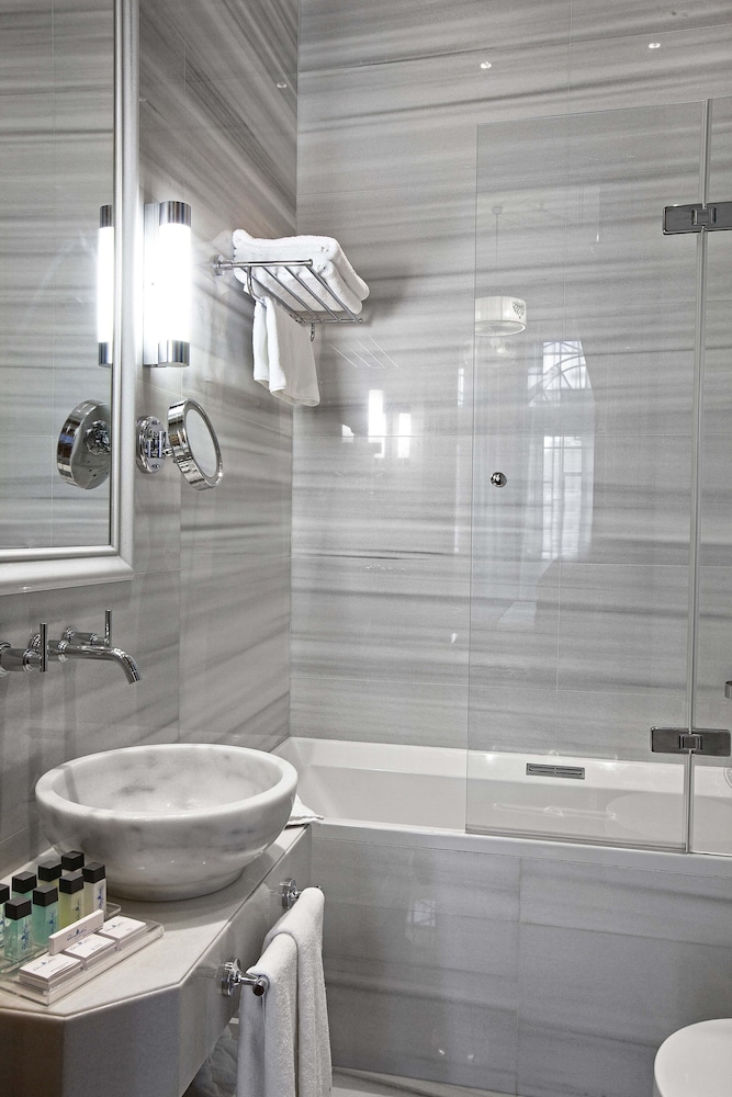 Celine Hotel 22