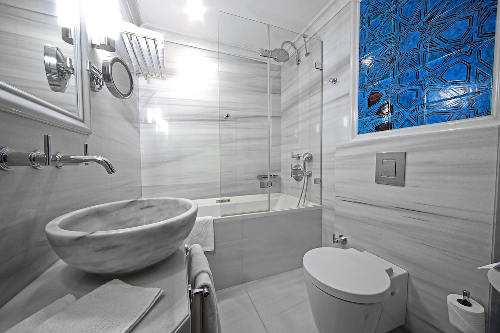 Celine Hotel 21