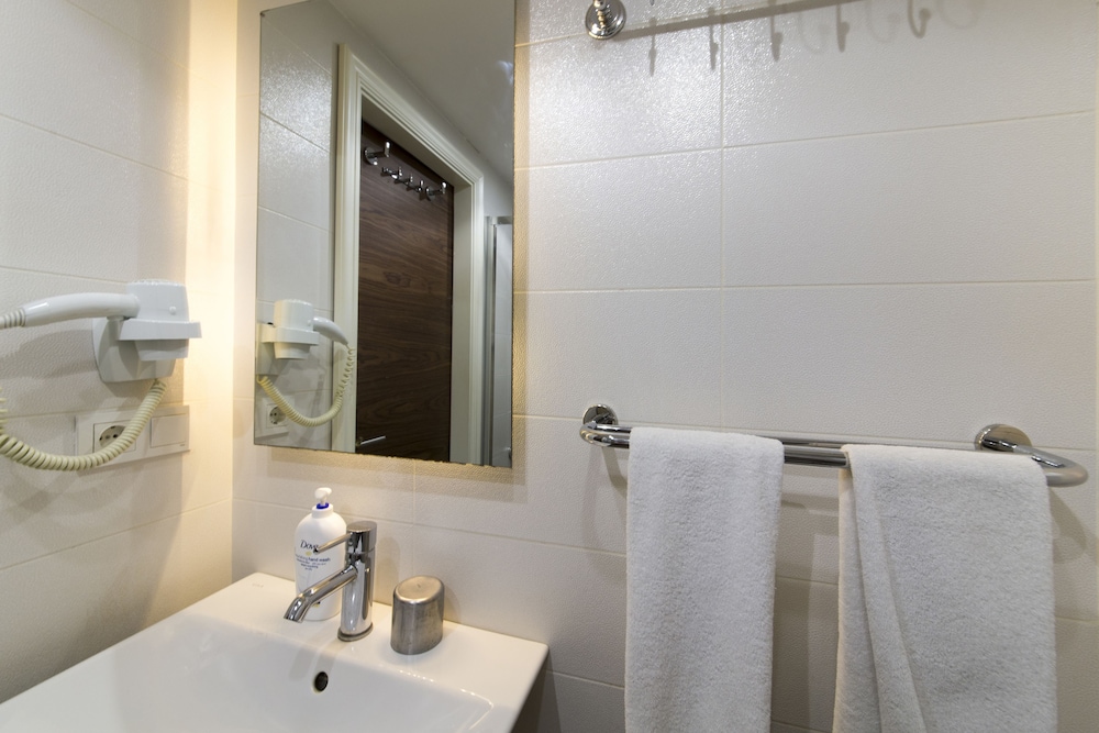 Aston Residence 18