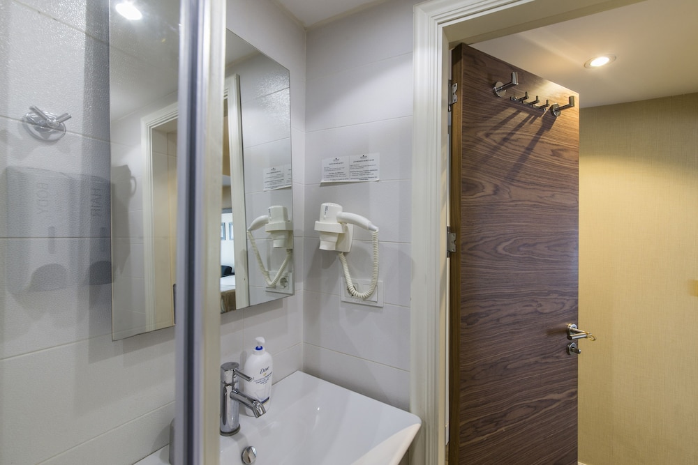 Aston Residence 14