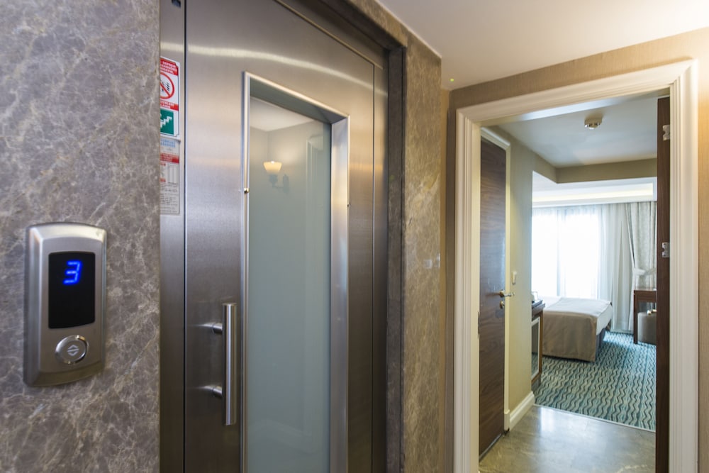Aston Residence 10