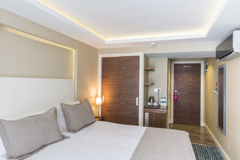 Aston Residence 12