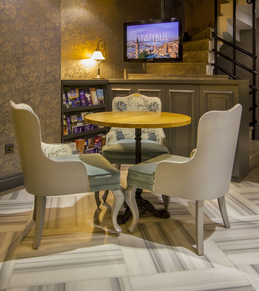 Aston Residence 5