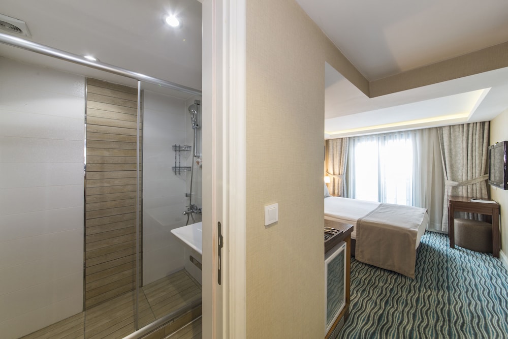 Aston Residence 6
