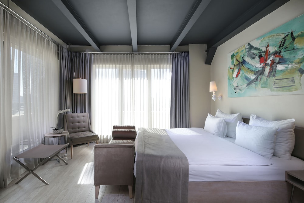 The Gate 30 Suites 8