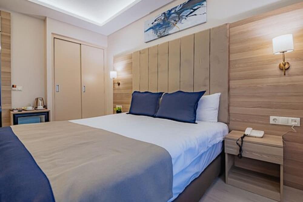 The Milltown Sisli 16