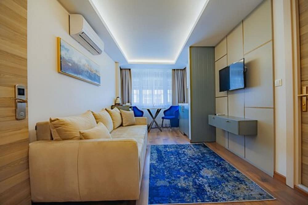 The Milltown Sisli 7
