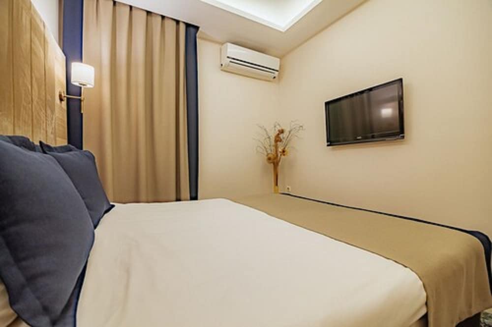 The Milltown Sisli 12