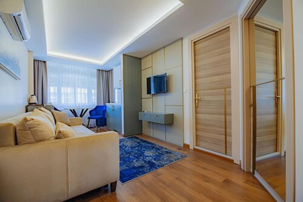 The Milltown Sisli 9