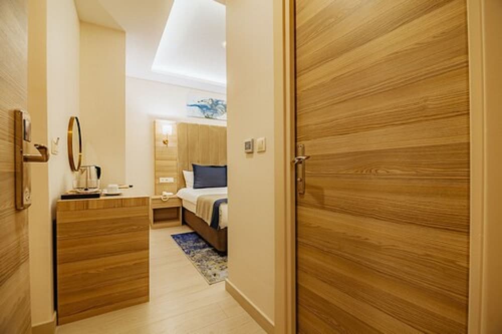 The Milltown Sisli 24