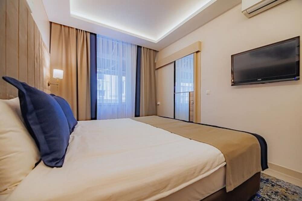 The Milltown Sisli 22