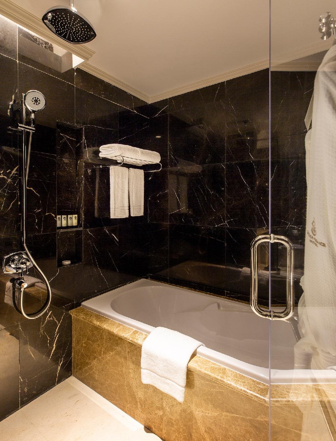 Ezdan Palace Hotel 13