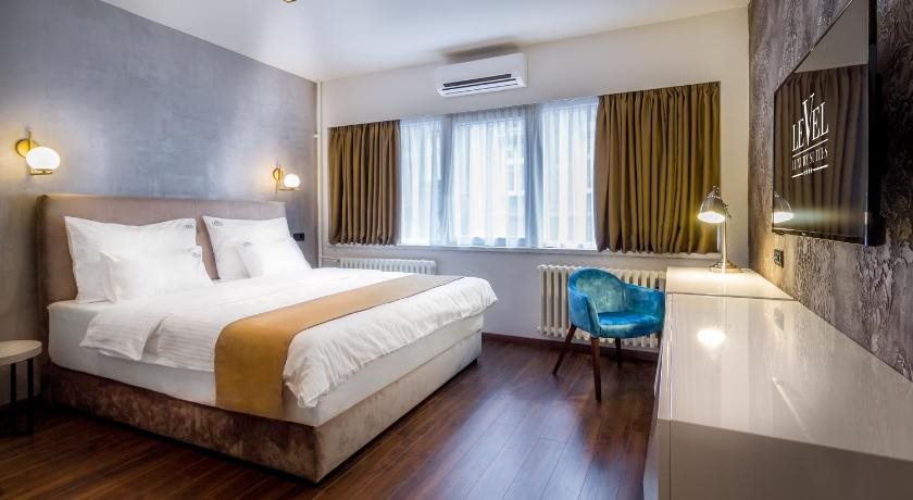 Level Luxury Suites 11