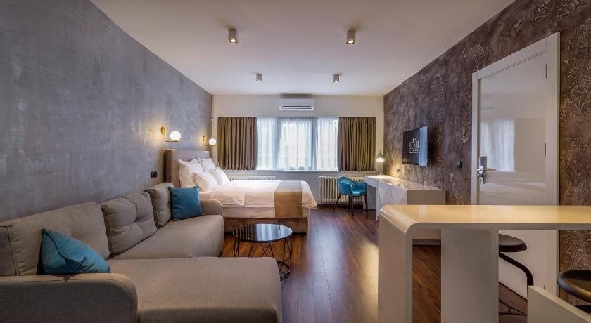 Level Luxury Suites 12