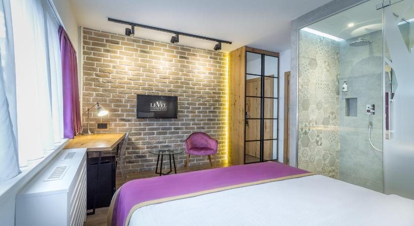 Level Luxury Suites 14