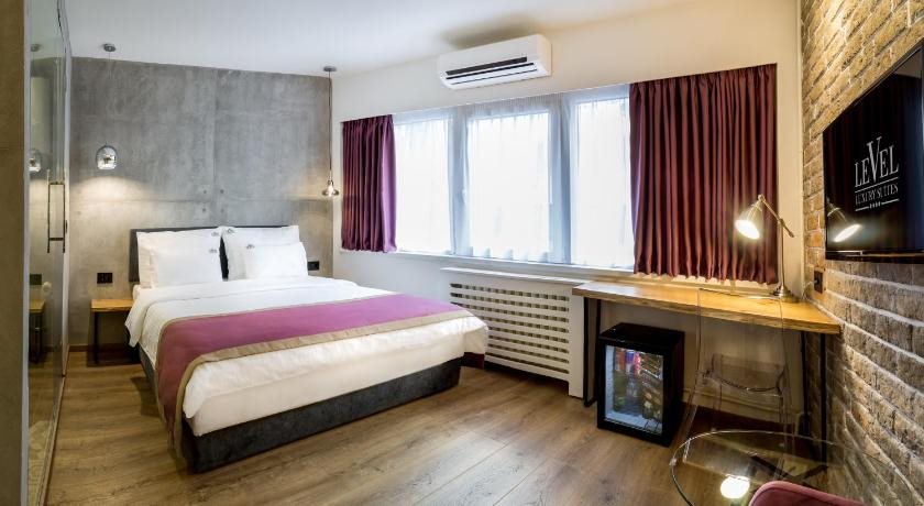 Level Luxury Suites 16
