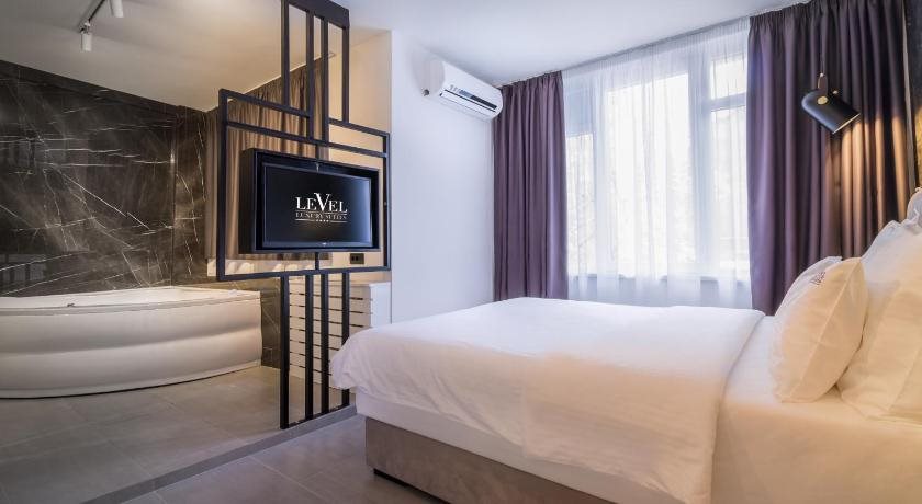 Level Luxury Suites 20
