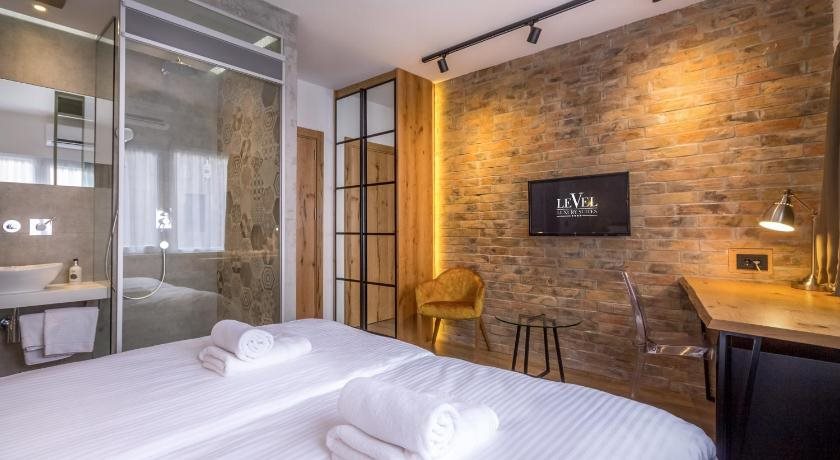 Level Luxury Suites 23