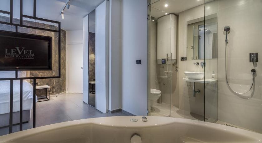 Level Luxury Suites 24