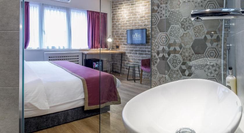 Level Luxury Suites 7