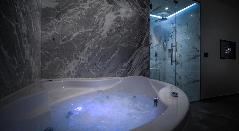 Level Luxury Suites 9